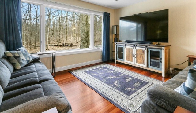Forest Harmony House Near Geneva Lake Movie Room Wet Bar Balcony Grill