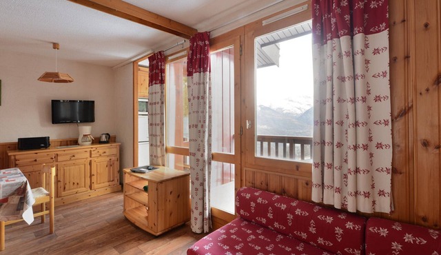 Spacious Duplex Apartment · Close to Slopes · Sleeps 8 · Mont Blanc View