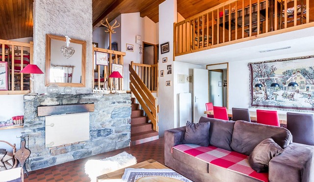 Chalet indépendant à Montchavin - 10 pers, 4 chambres, cheminée, terrasse, parking, proche pistes