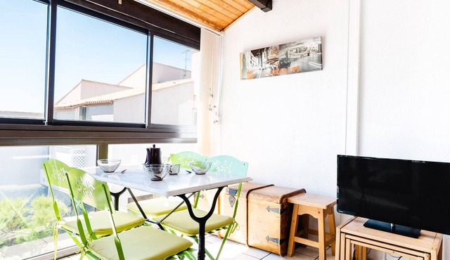 Beachfront Apartment, Sea View, 1 Bedroom + Cabin, 4 Guests, Parking