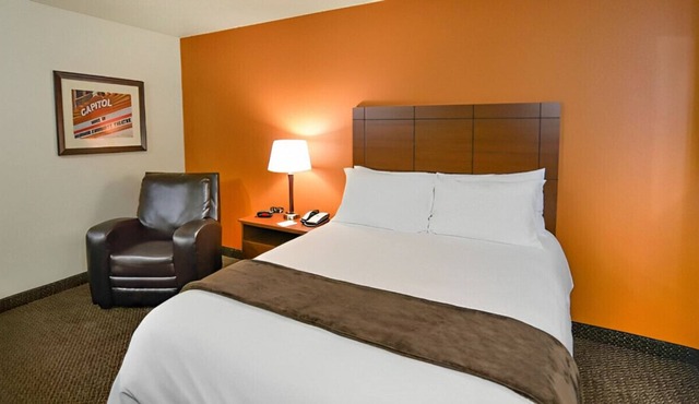 Fully Furnished Room Close to the Omaha Zoo