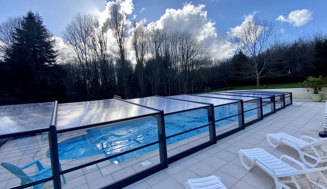 Gite 6/7 pers à l'escale des elfes, with covered and heated swimming pool and garden