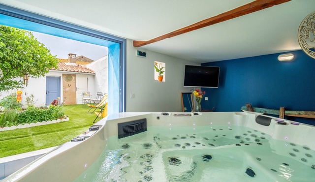 Gîte 'L'Orchidée' with Shared Garden, Wi-Fi, and Air Conditioning