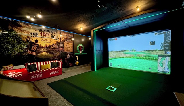 Golf Simulator, hot tub, best location!