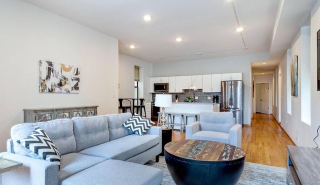 Goose Island Central Downtown Prime Location with access to patio CHI - 1