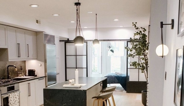 Gorgeous, Brand new, in amazing location - minutes from the beach!