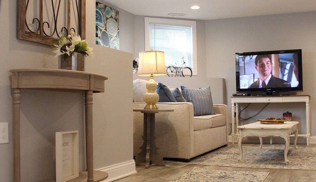 Gorgeous Garden unit located in wonderful North Chicago neighborhood!