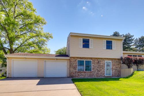 Great for Families! Omaha Getaway w/Yard & Deck