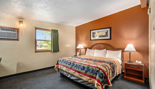 Great Lakes Inn and Suites