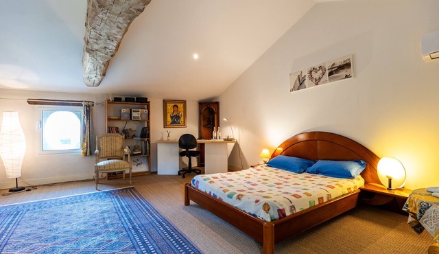 Guest Room “Famille Cabernet Ch Cajus” with Shared Pool, Terrace, and Wi-Fi