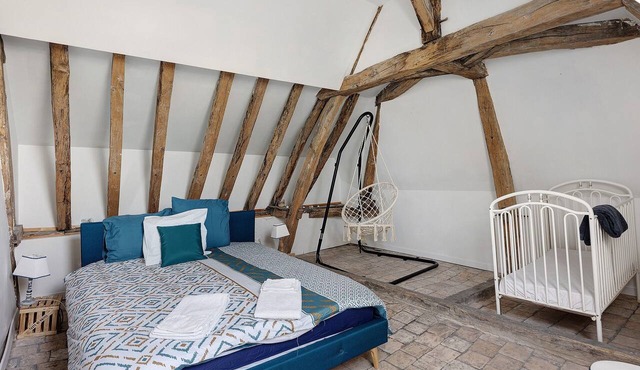 Guest Room “Large Space, 2 Bedrooms, Private Bathroom” with Wi-Fi and Air Conditioning