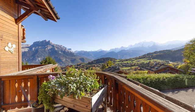 Guesthouse 'Chambre D'hôte Dans Un Chalet' with Mountain View and Wi-Fi