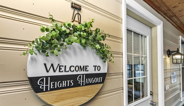 Heights Hangout-stay in the heart of Peoria Heights!