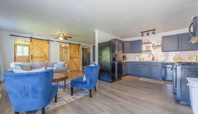 Hickory Cottage: Cozy 2-Bedroom in Douglas, MI, close to beaches, downtown, antiques and more!*