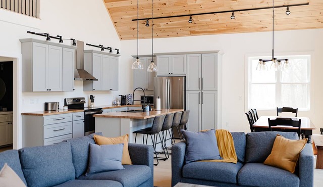 Hidden Arbor House - newly renovated retreat!