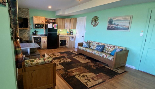 Hidden Charm Suites - Grateful Suite Lake Retreat
