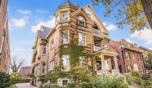 Historic 11BR Mansion Near Lakefront & Downtown