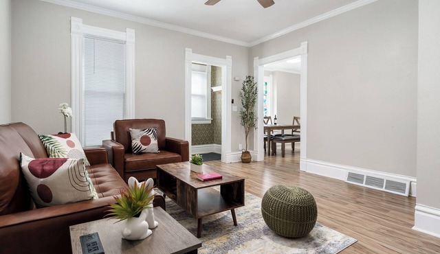 Historic downtown home w/playroom pool table, 2 doors from river