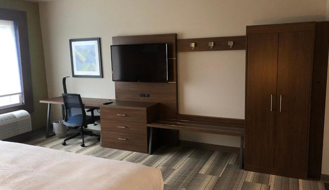 Holiday Inn Express & Suites - Madison West - Middleton by IHG
