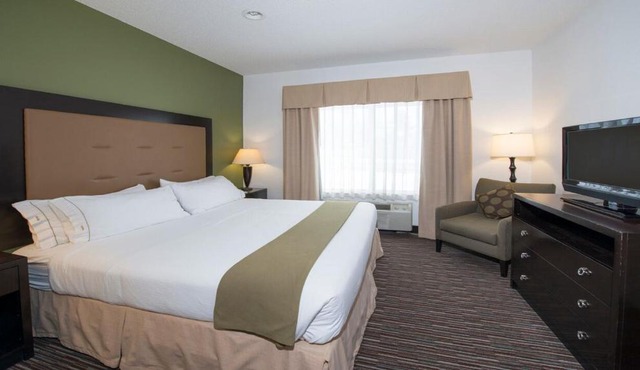 Holiday Inn Express & Suites Chicago Deerfield Lincolnshire by IHG