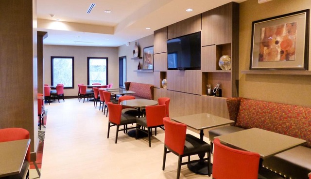 Holiday Inn Express & Suites Plymouth - Ann Arbor Area by IHG
