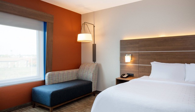 Holiday Inn Express & Suites Beloit by IHG