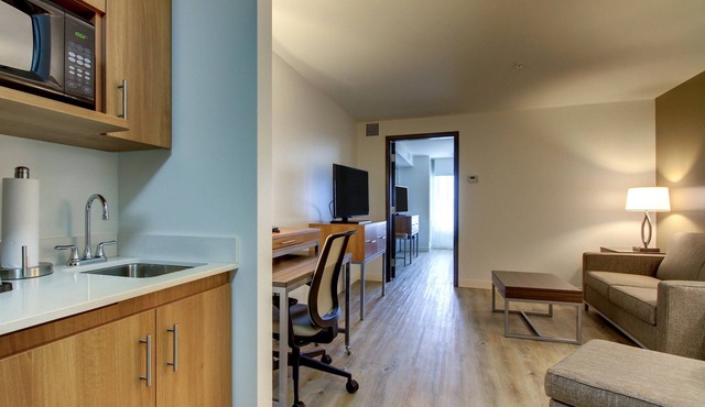 Holiday Inn & Suites Peoria At Grand Prairie by IHG
