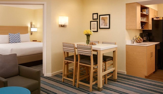 Home Away from Home! Budget-friendly Accommodation! Pets Allowed, Pool, Parking
