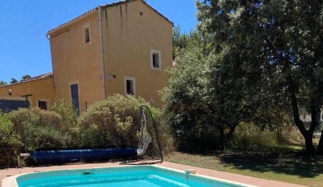 Homerez - Chalet for 2 ppl. with shared pool and terrace at Cornillon-Confoux