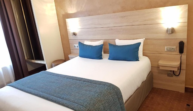 Hotel Champerret Elysees in Paris