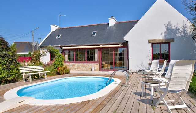 House with pool for 4 adults, 2 children