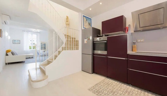 Hyper Centre ANTIBES town house air-conditioned 100 m2 & terrace 20m2