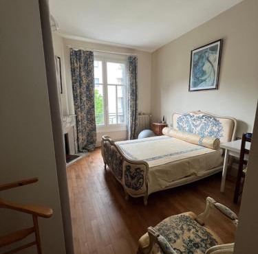 HYPER CENTRE ,jolie chambre climatisée avec PARKING SECURISE gratuit in Clermont-Ferrand