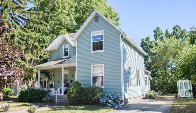 Immaculate Renovated & Restored Holland House, near Kollen Park & Lake Macatawa