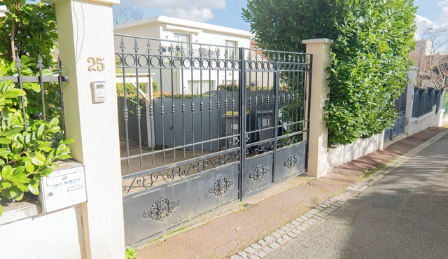 In St Germain en laye, imperial city! Comfortable apartment, 10 min RER