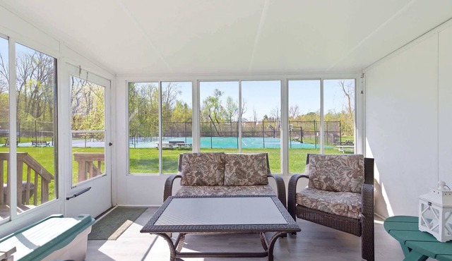 Juniper Presents: Chalet #60 Nr Courts & Resort Amenities, Pools