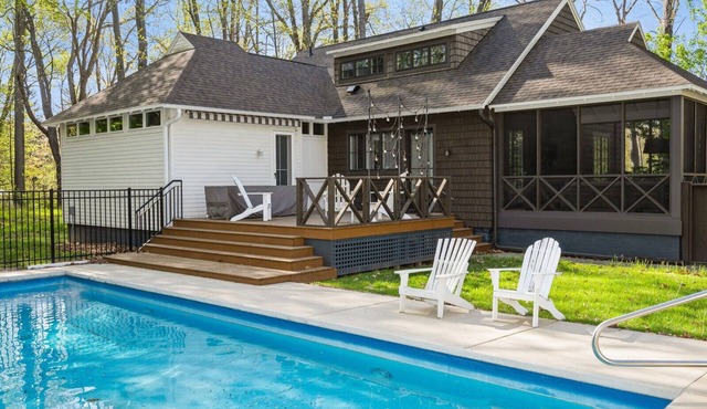 Juniper Presents: Luxury Retreat w/Pool, Sauna + Hot Tub Near Beach