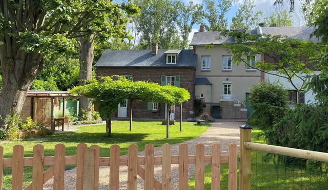 L'ÉCRIN DES BORDS DE SEINE: A vacation rental nestled in the heart of Normandy on the banks of the Seine.