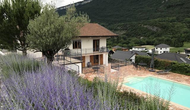 Lac du Bourget: quiet house with psicine
