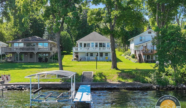 Lake Delavan Lakefront Home, Pier, Sleeps 6