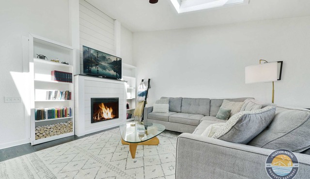 Lake Geneva Retreat Sleeps 8 with Fireplace