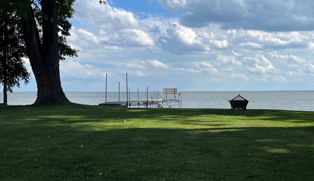 Lake Winnebago Waterfront Retreat-Canoeing, Campfires & Stunning Sunsets