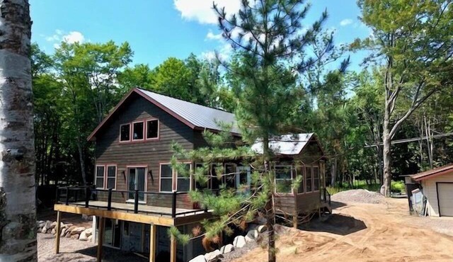 Lakefront Loon Lodge
