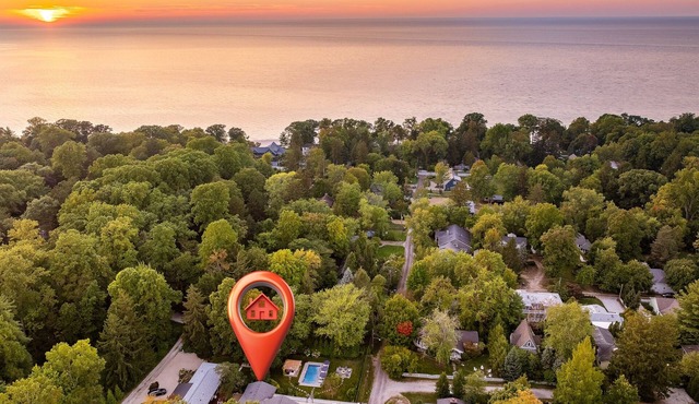 Lakeside Escape – Beach Access, Heated Pool, Hot Tub & Sunset Views
