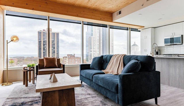 Landing | Chic 3BD, Gym, Game Room