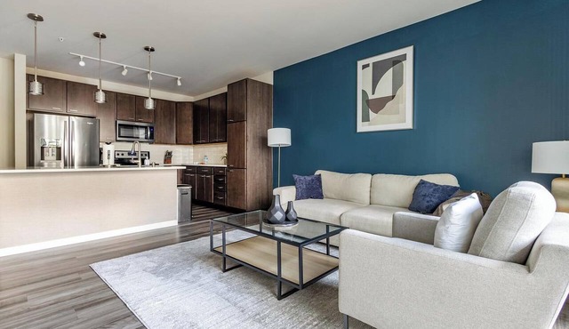 Landing | Modern 1BD, Courtyard, Clubhouse