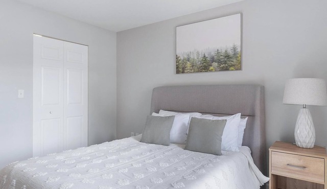 Landing | Stunning 1BD, Tennis Court, Gym