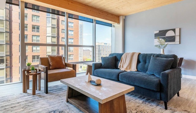 Landing | Stunning 1BD, Pool, Gym