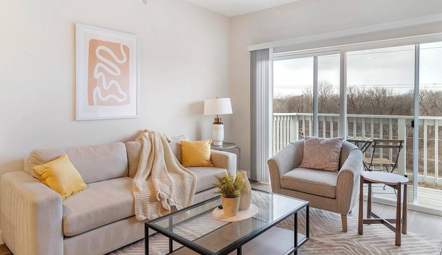 Landing | Stunning 1BD, Gym, Clubhouse