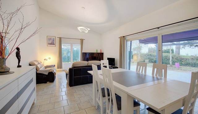 Large bright house for 6 people - Enclosed courtyard for 3 vehicles - Terrace
